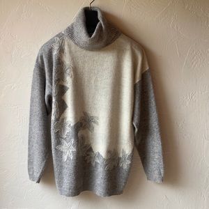 Vintage 90s Wool& Angora Embroidered 
Sweater/Pull OverTurtle Neck Women's M